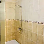 Spacious & Classy With 2 Baths In Centre