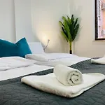 Apartment Spacious & Classy With 2 Baths In Centre *