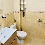 Spacious & Classy With 2 Baths In Centre Apartment *