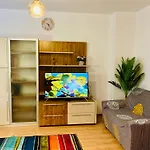 Apartment Spacious & Classy With 2 Baths In Centre *