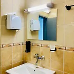 Spacious & Classy With 2 Baths In Centre *