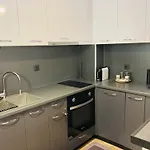 Spacious & Classy With 2 Baths In Centre