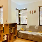 Spacious & Classy With 2 Baths In Centre