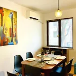 Apartment Spacious & Classy With 2 Baths In Centre *