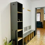 Apartment Spacious & Classy With 2 Baths In Centre