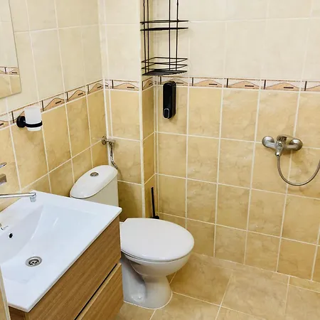 Spacious & Classy With 2 Baths In Centre Apartament *