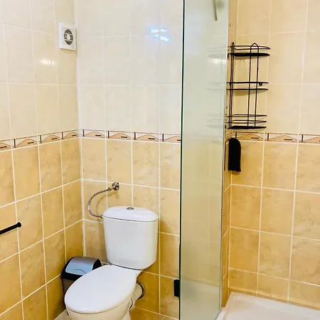 Apartament Spacious & Classy With 2 Baths In Centre