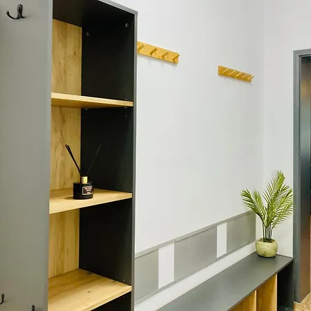 Spacious & Classy With 2 Baths In Centre Apartament *