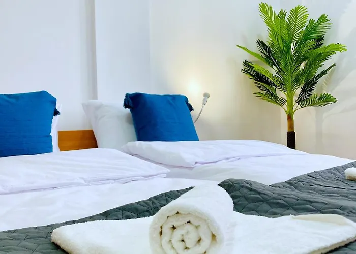 Apartment Spacious & Classy With 2 Baths In Centre *