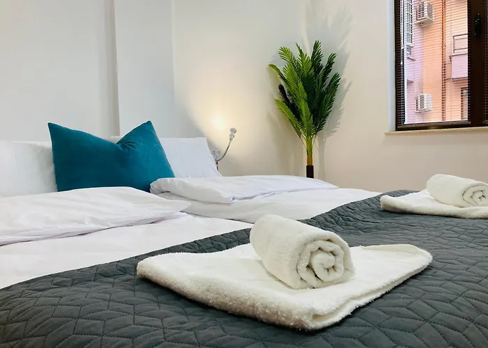 Apartment Spacious & Classy With 2 Baths In Centre *