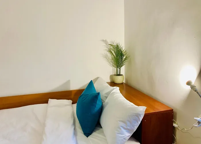 Apartment Spacious & Classy With 2 Baths In Centre *